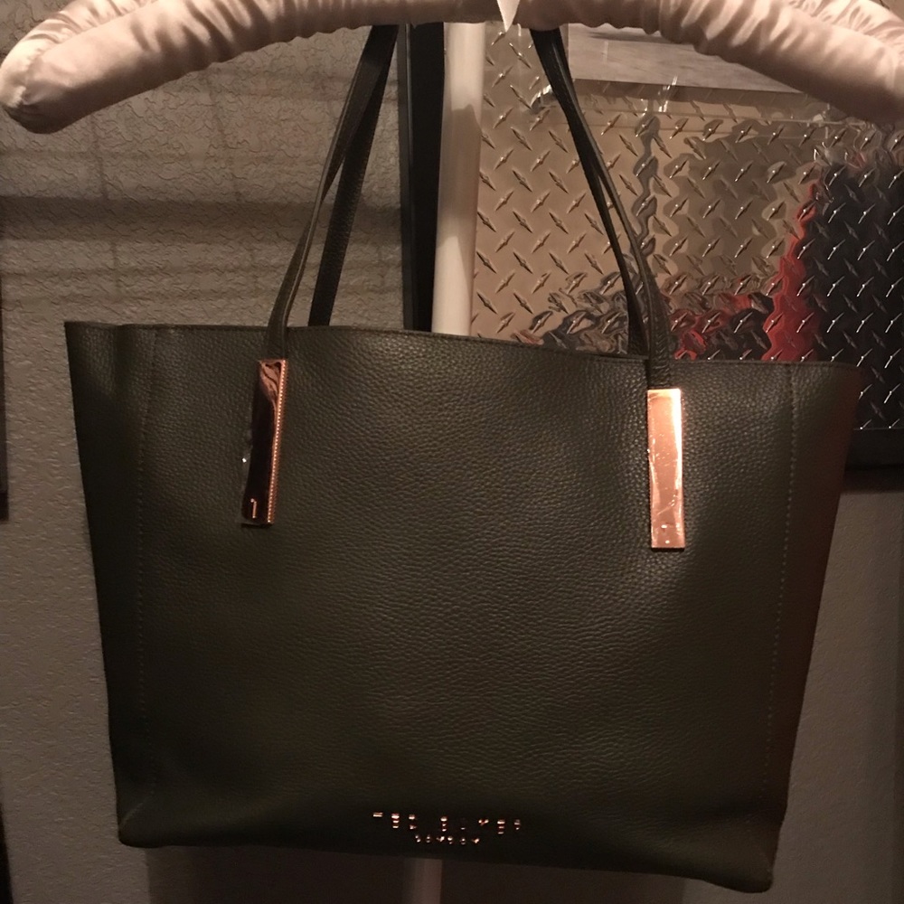 🆕 Purse w/ duster bag & wristlet